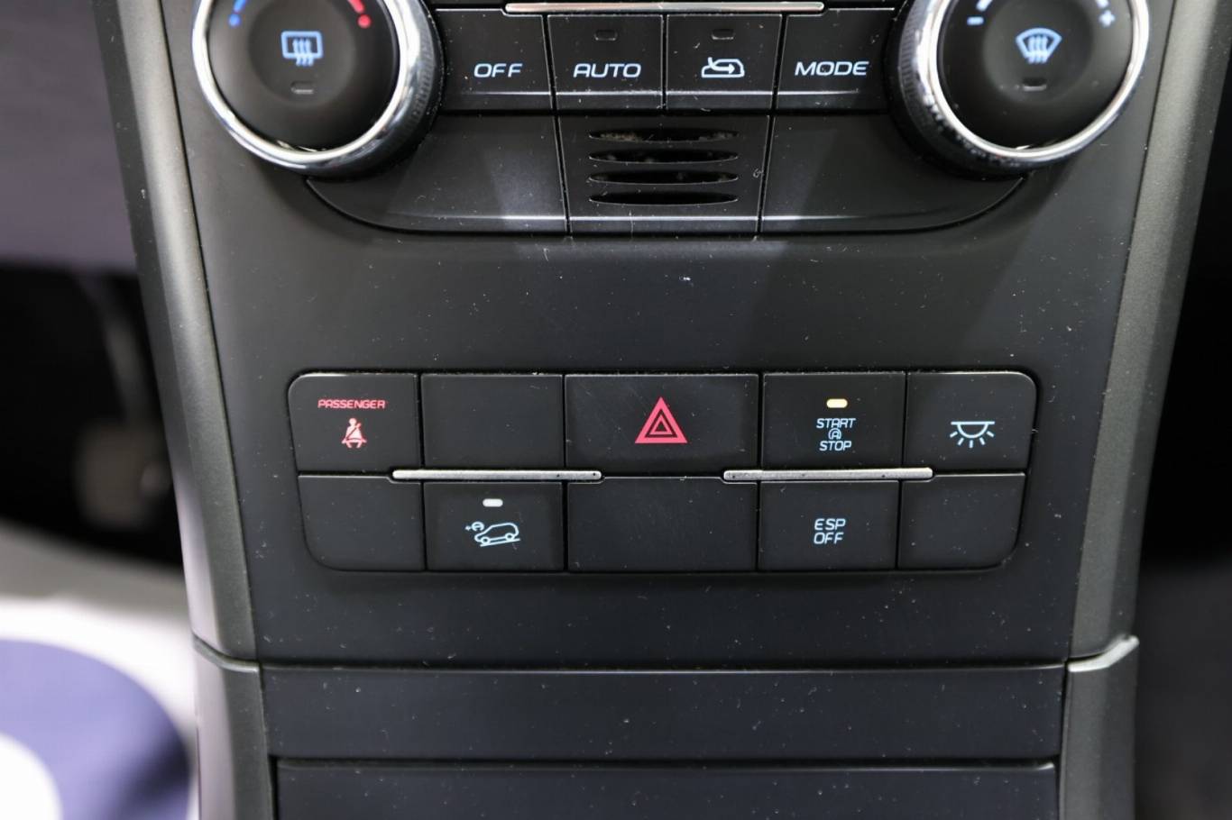 MAHINDRA XUV500 28