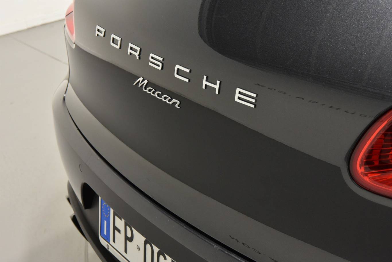 PORSCHE Macan 63