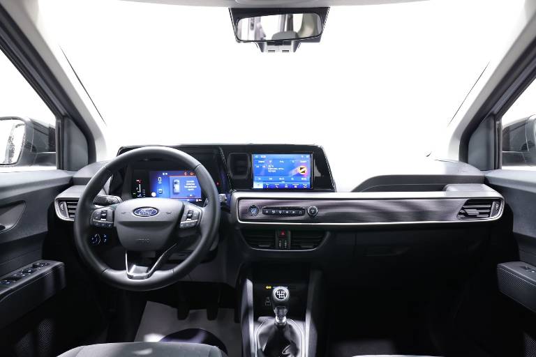 FORD Tourneo Courier 10