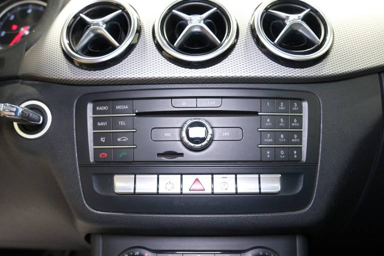 MERCEDES-BENZ B 180 26