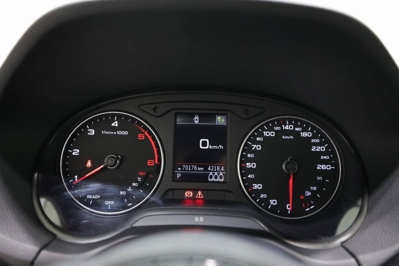 AUDI Q2 8
