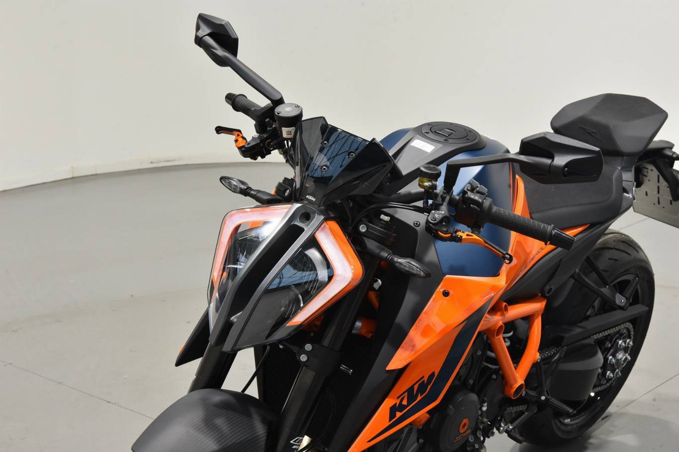 KTM 1290 Super Duke R 13