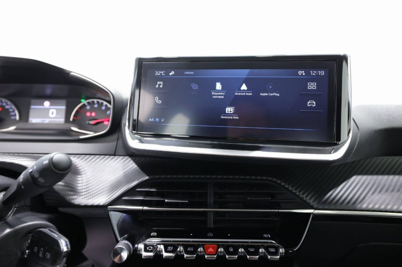 PEUGEOT 208 9