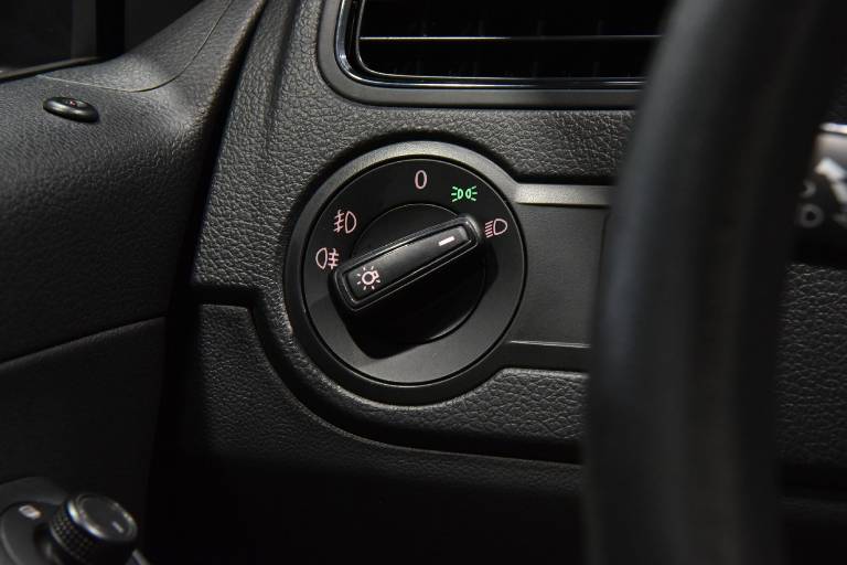 VOLKSWAGEN Polo 22