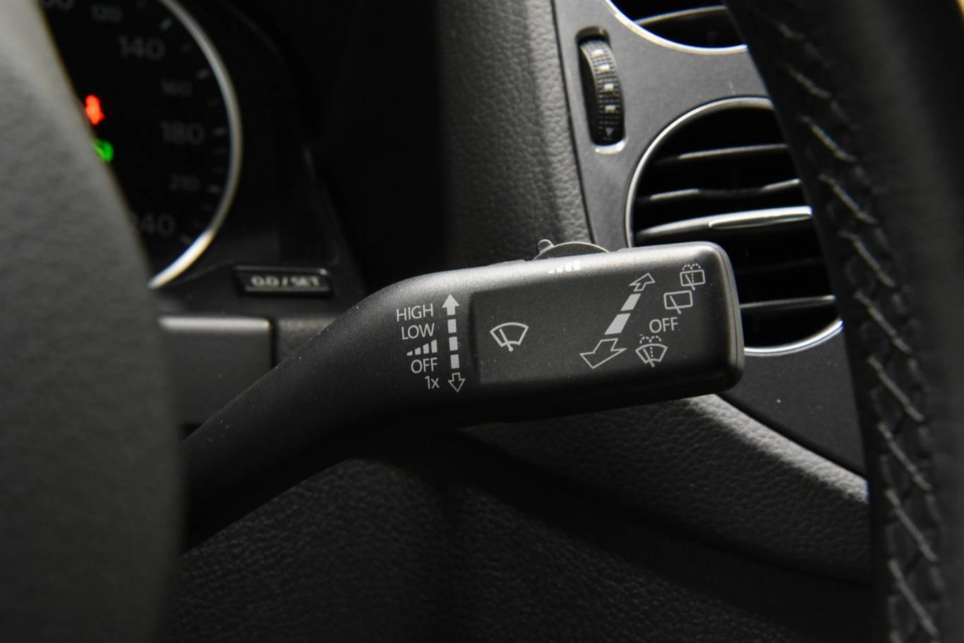 VOLKSWAGEN Tiguan 26