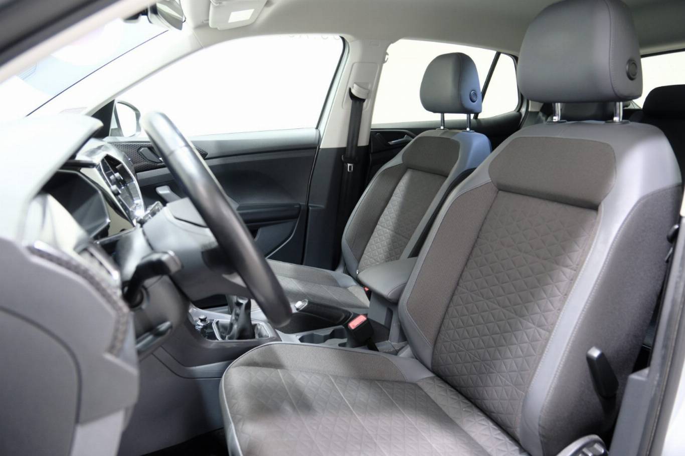 VOLKSWAGEN T-Cross 6