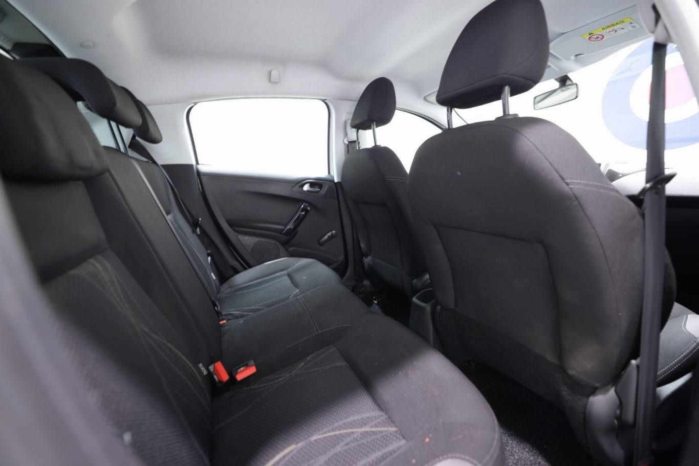 PEUGEOT 208 41