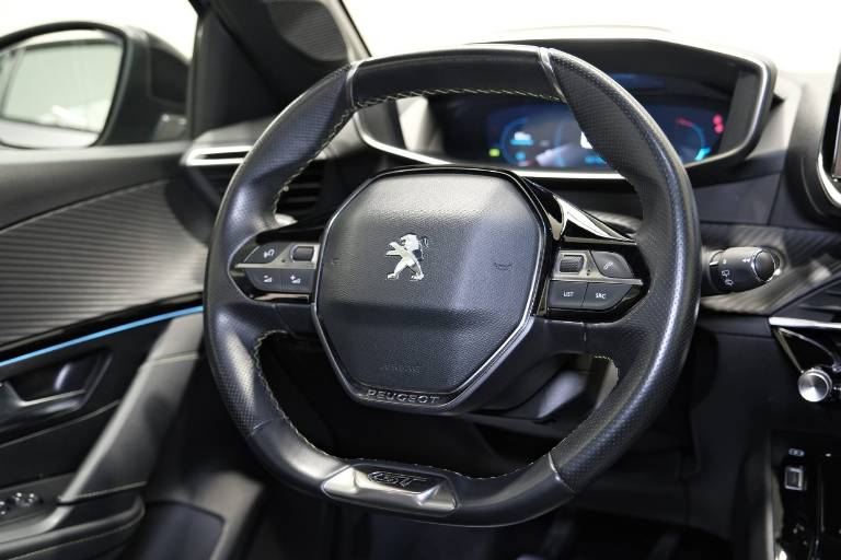 PEUGEOT 208 47