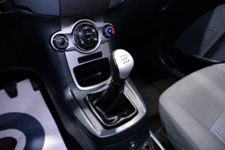 FORD Fiesta 25