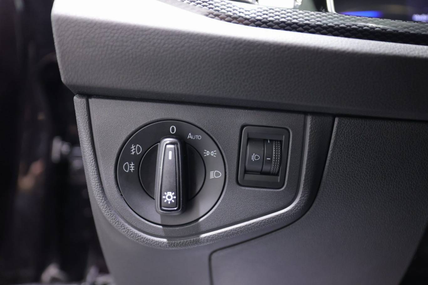 VOLKSWAGEN Polo 25