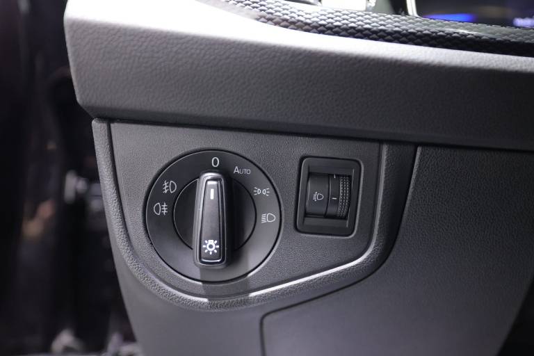 VOLKSWAGEN Polo 25