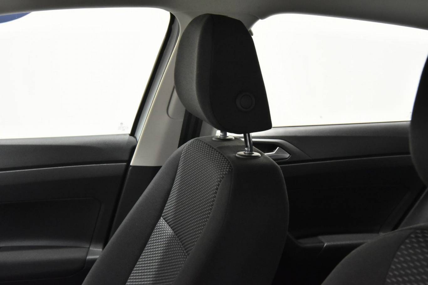 VOLKSWAGEN Polo 17