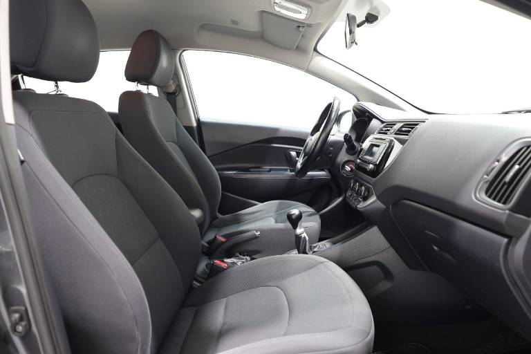 KIA Rio 46