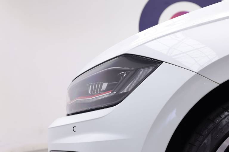 VOLKSWAGEN Polo 19