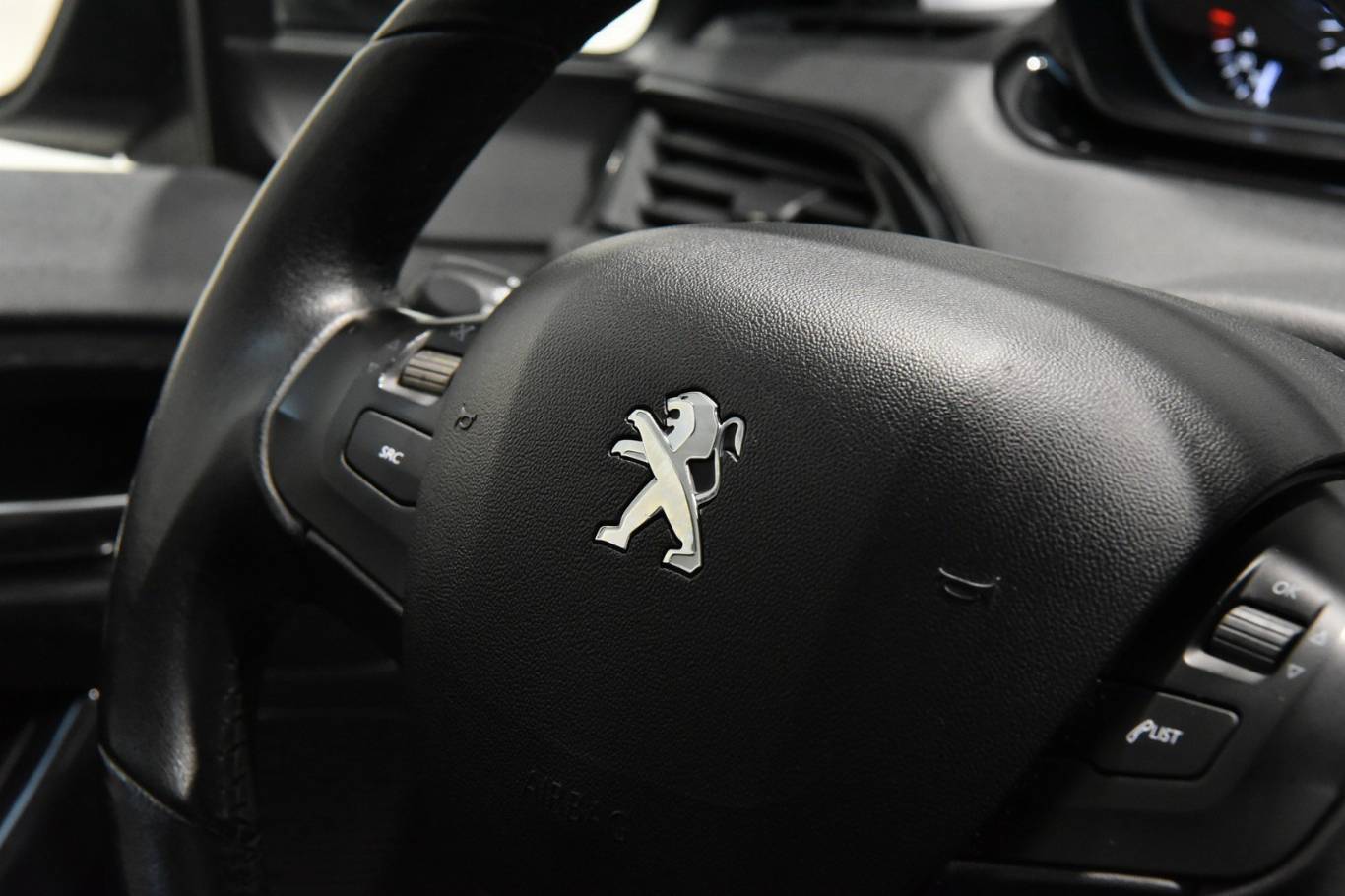 PEUGEOT 208 30