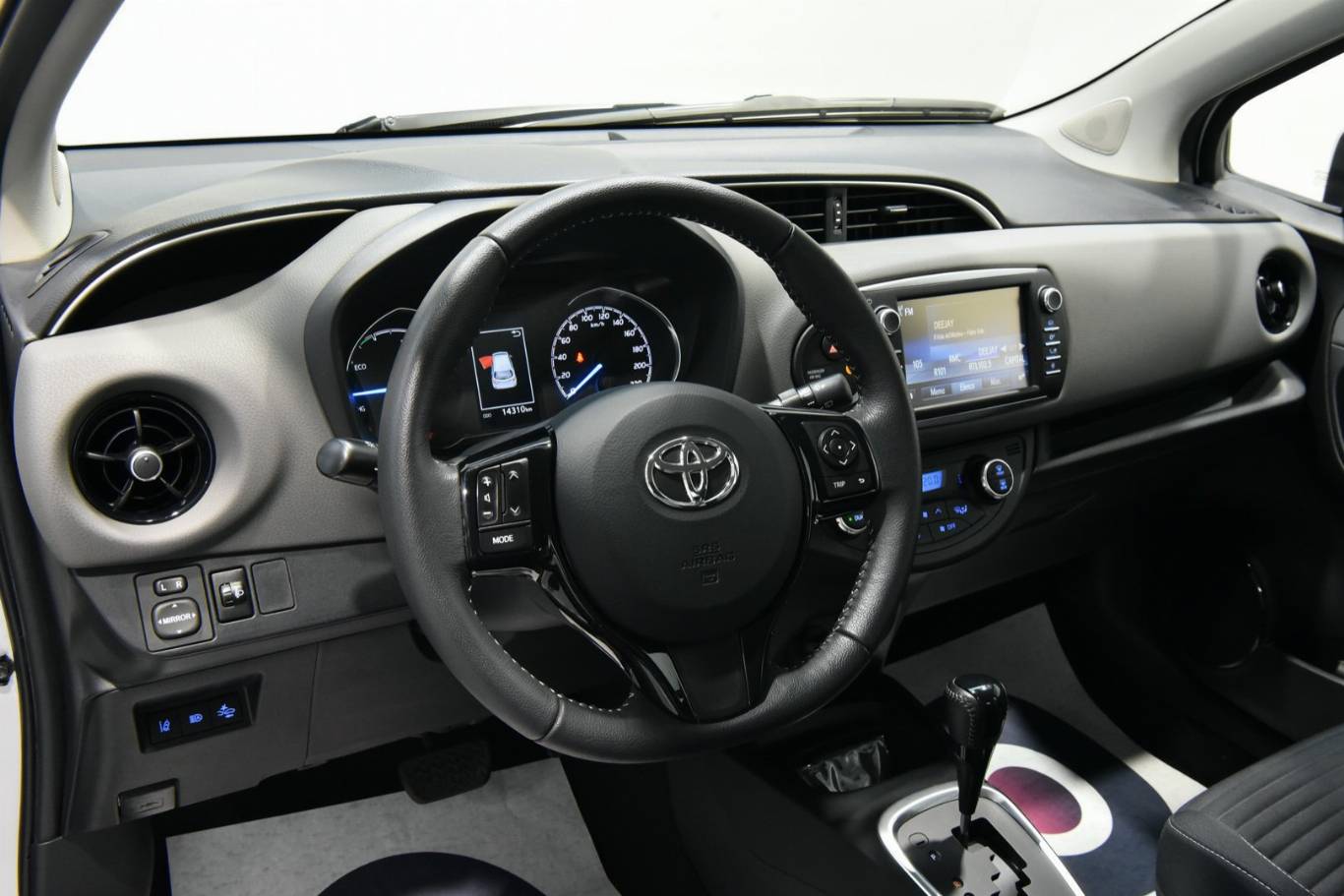 TOYOTA Yaris 3