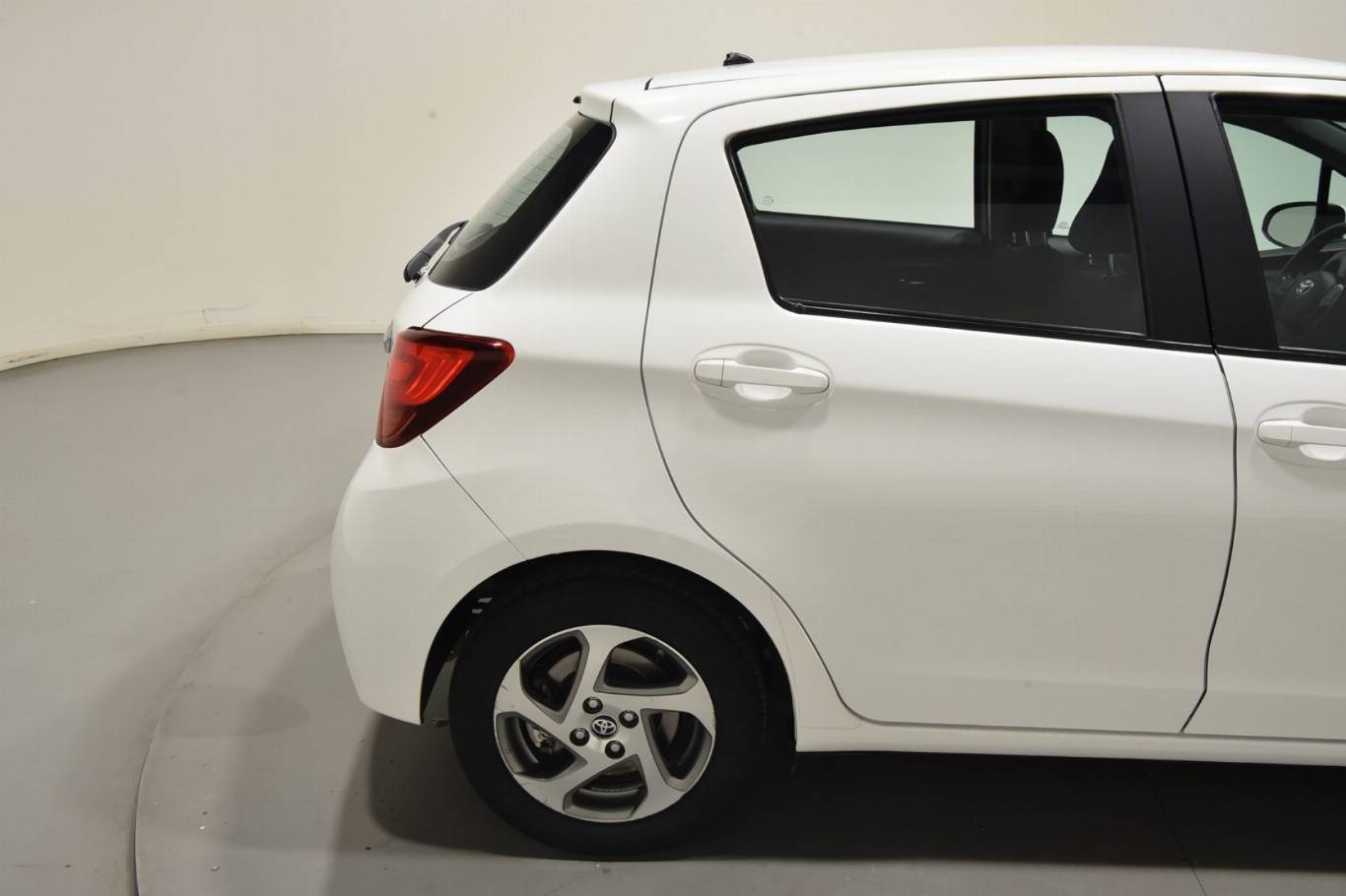 TOYOTA Yaris 48