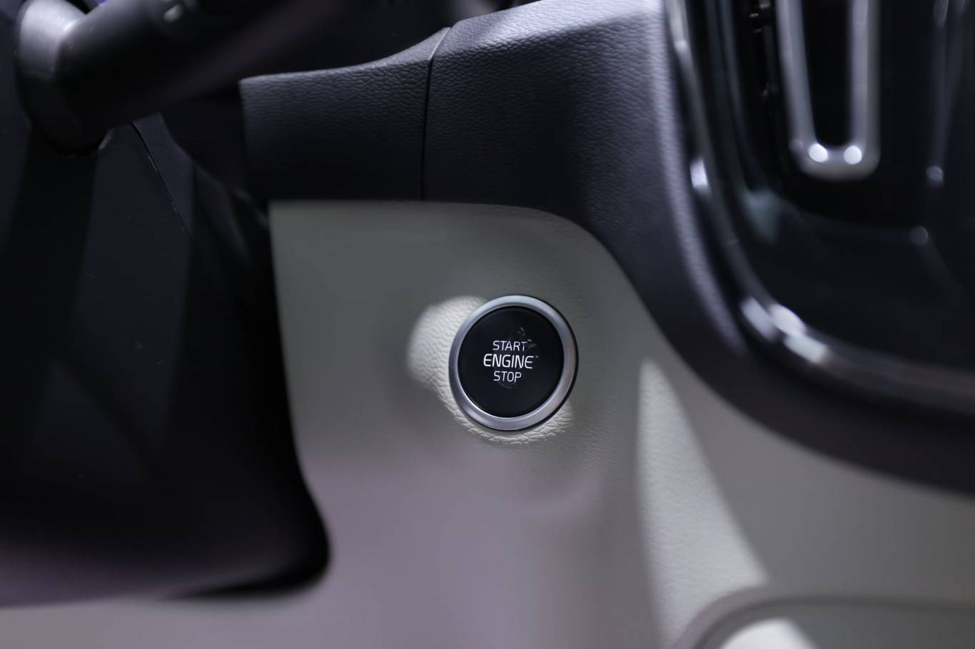 VOLVO XC40 23