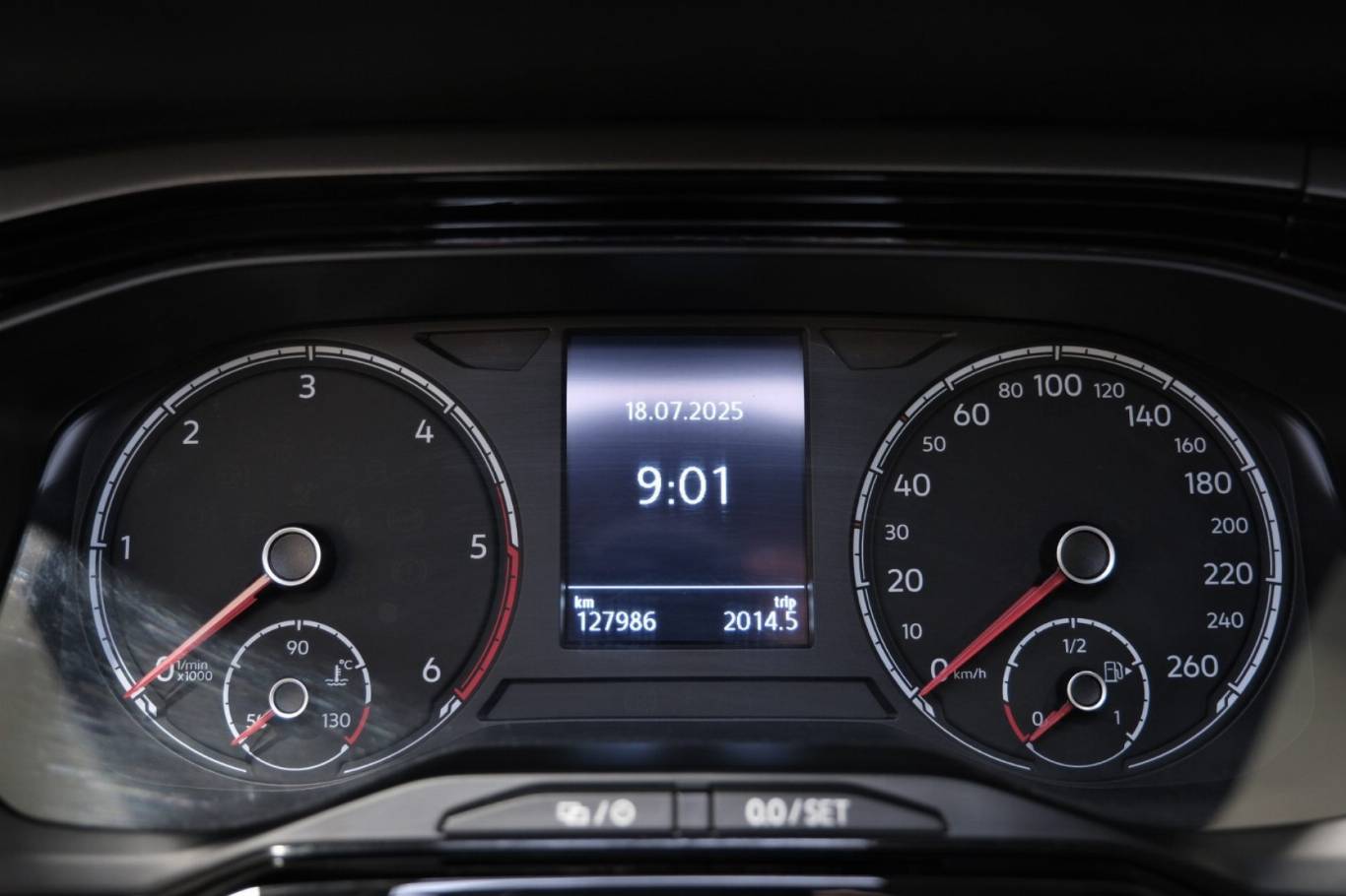 VOLKSWAGEN Polo 8