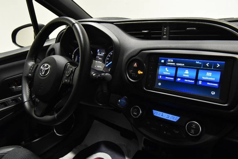 TOYOTA Yaris 20