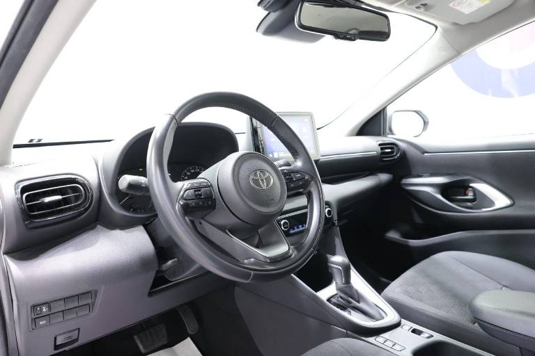 TOYOTA Yaris 5