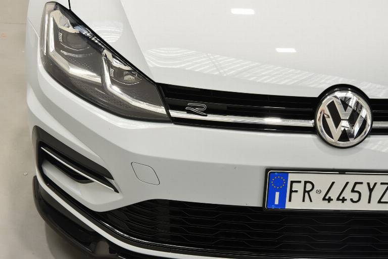 VOLKSWAGEN Golf 15