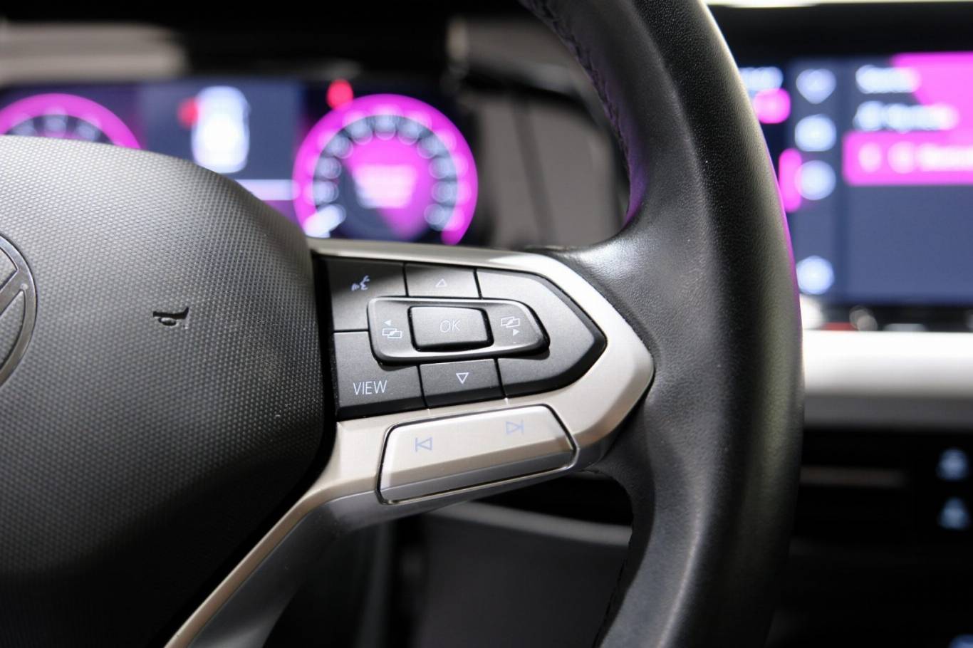 VOLKSWAGEN Golf Variant 23