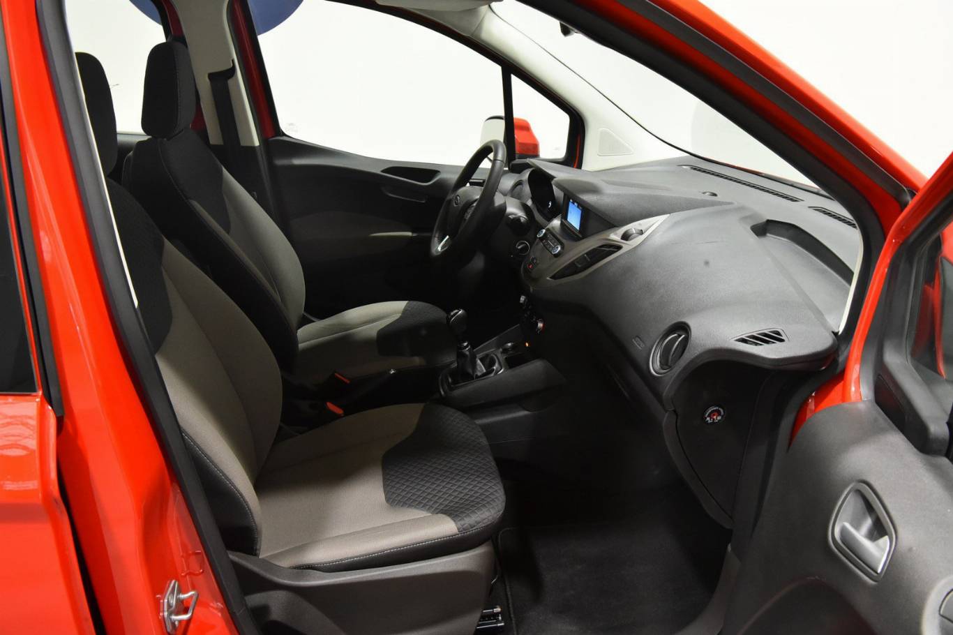 FORD Tourneo Courier 21