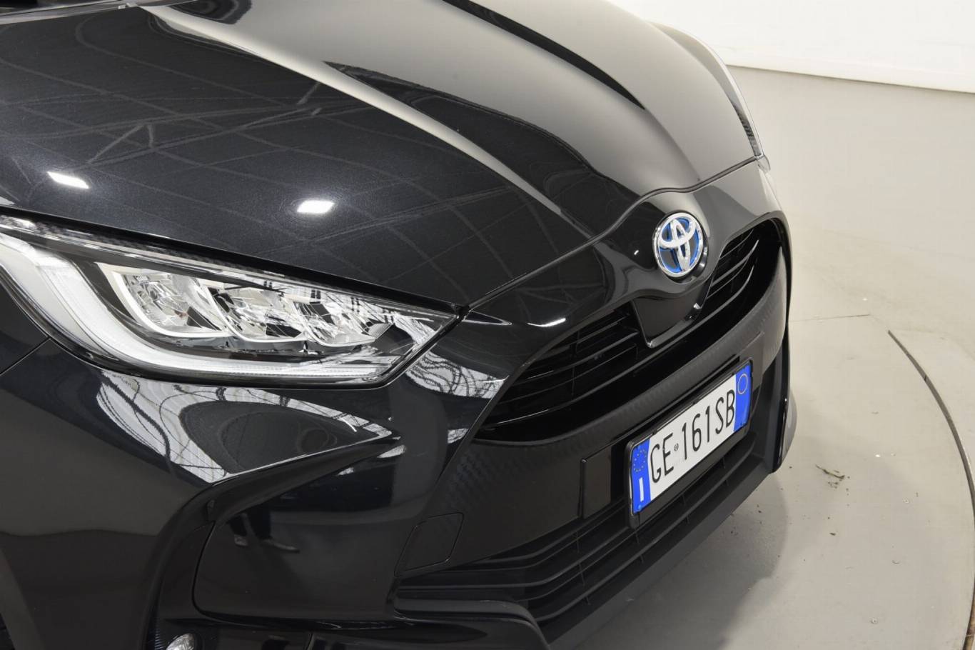TOYOTA Yaris 24