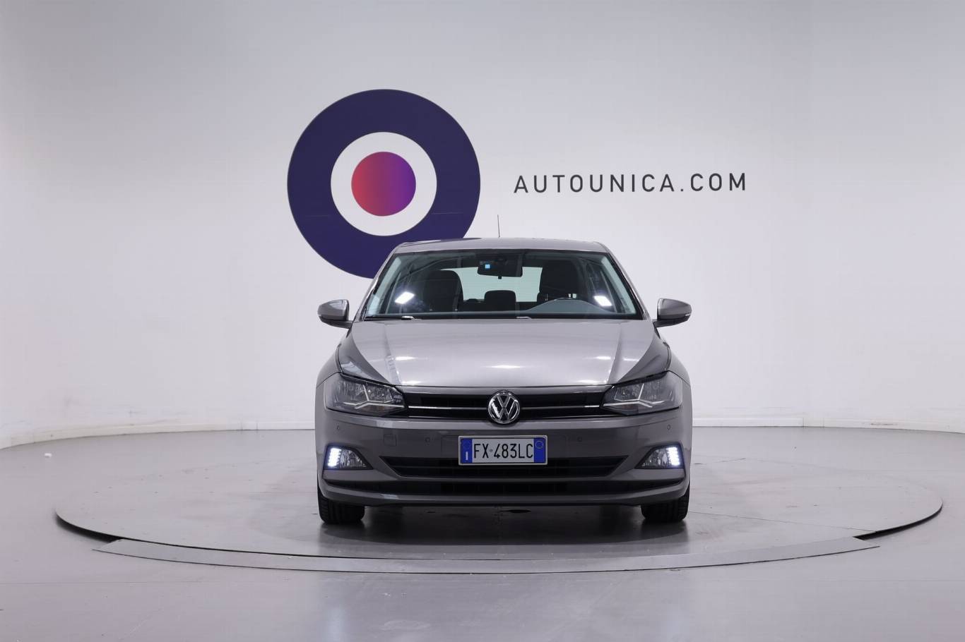 VOLKSWAGEN Polo 2