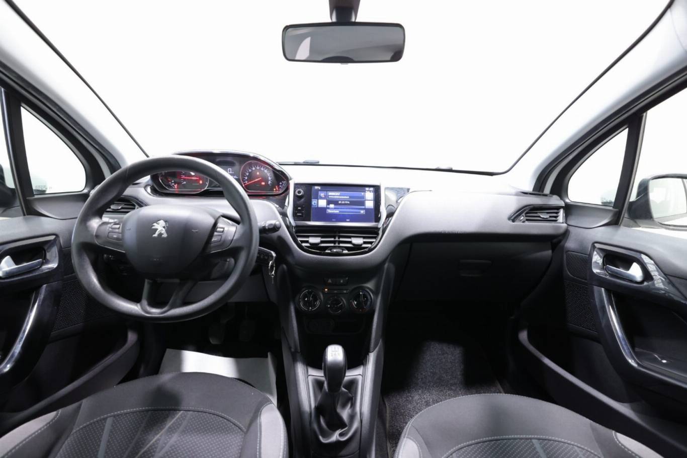 PEUGEOT 208 10