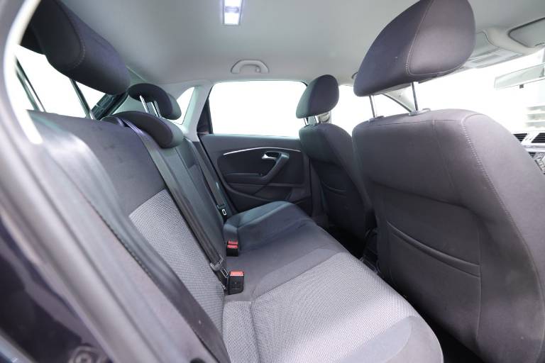 VOLKSWAGEN Polo 42