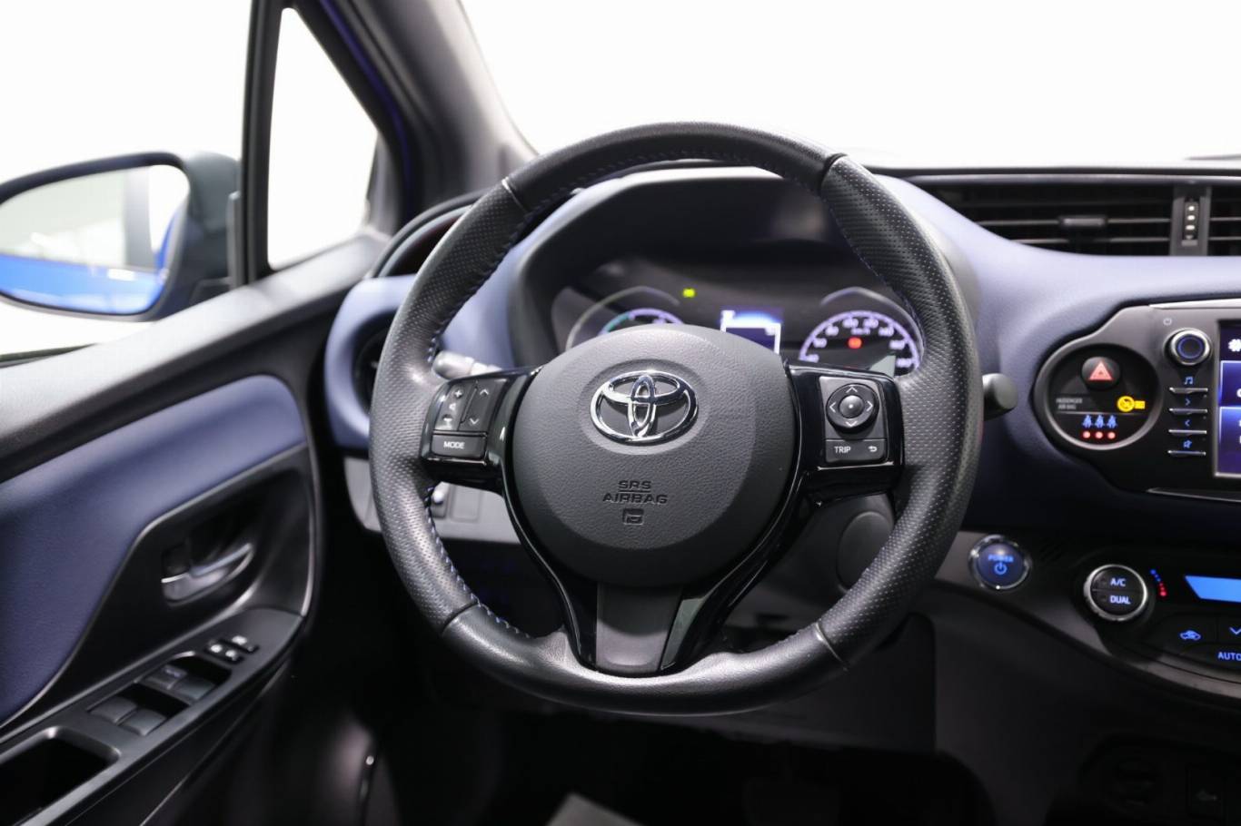 TOYOTA Yaris 38