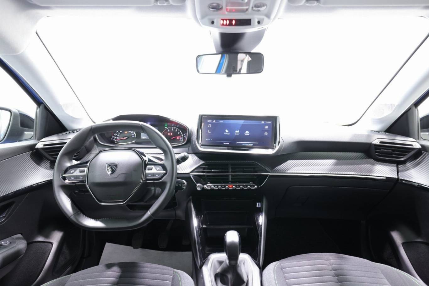 PEUGEOT 208 10