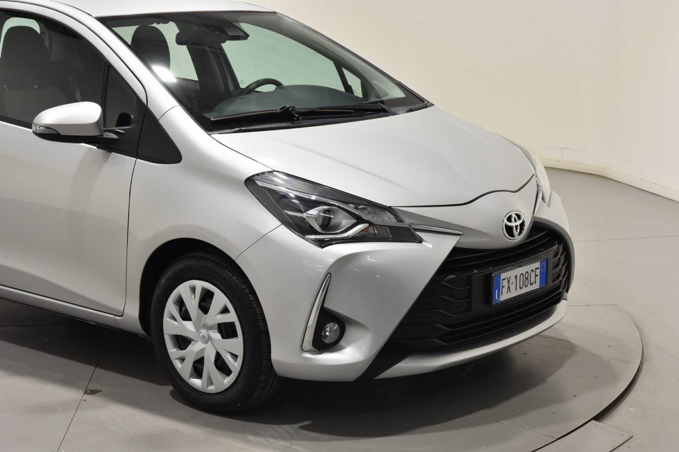 TOYOTA Yaris 16