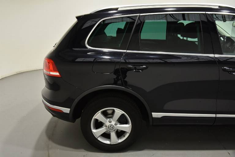VOLKSWAGEN Touareg 59
