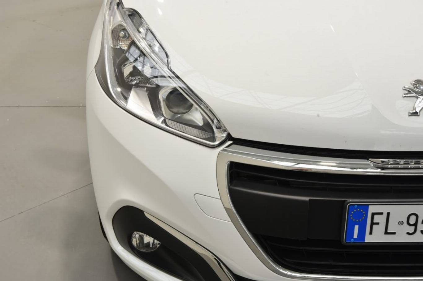 PEUGEOT 208 17