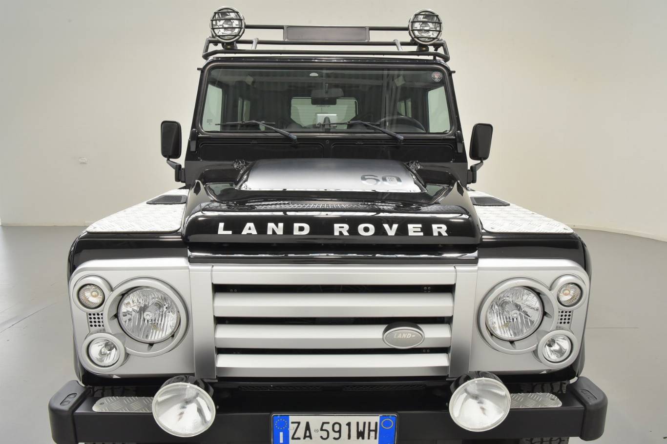 LAND ROVER Defender 73