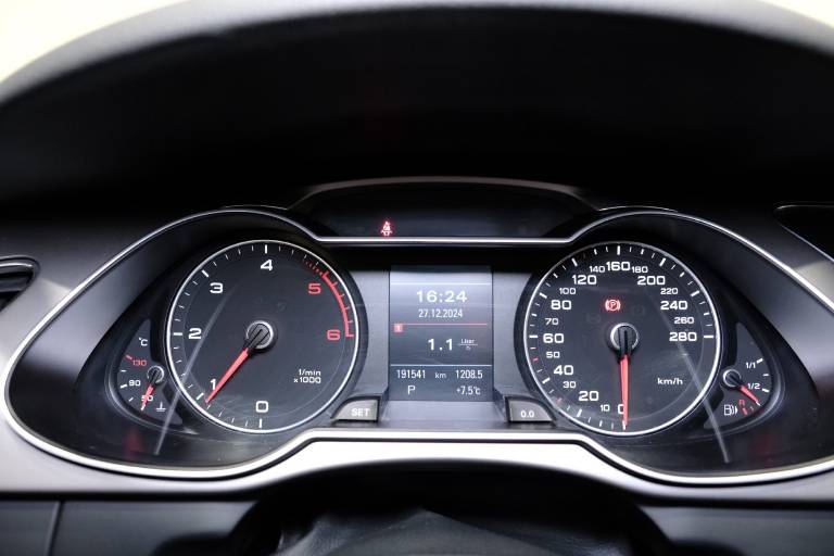 AUDI A4 8