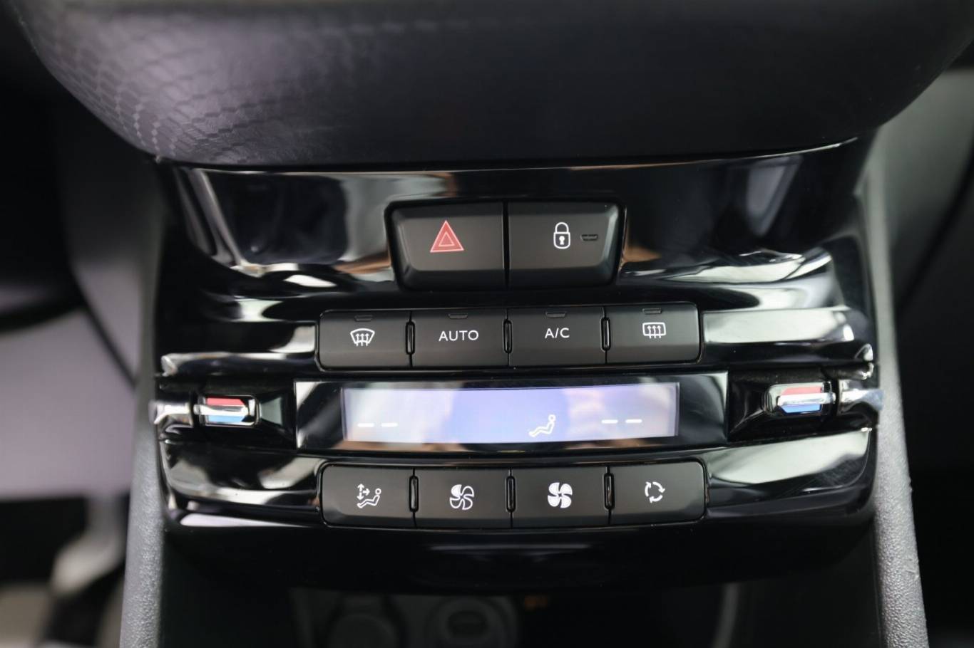 PEUGEOT 2008 28