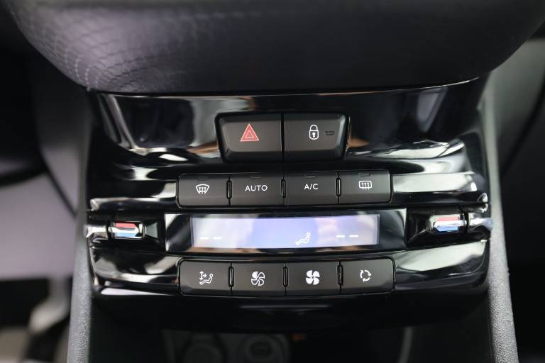 PEUGEOT 2008 28