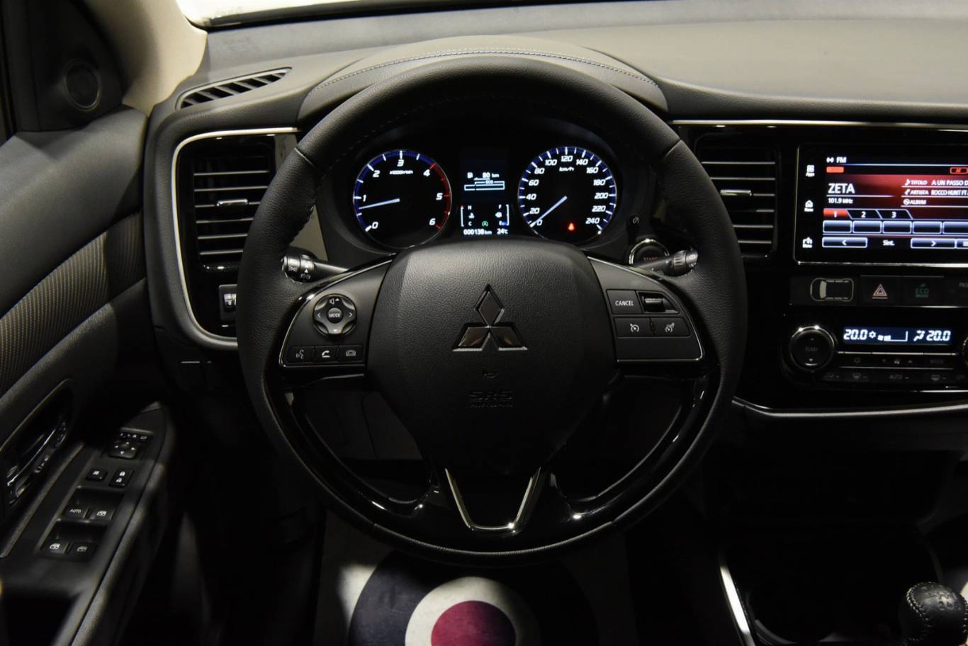 MITSUBISHI Outlander 23