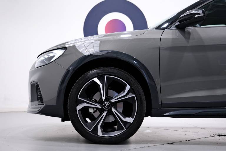 AUDI A1 12