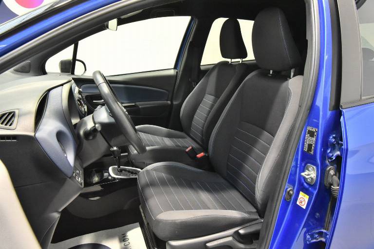 TOYOTA Yaris 4