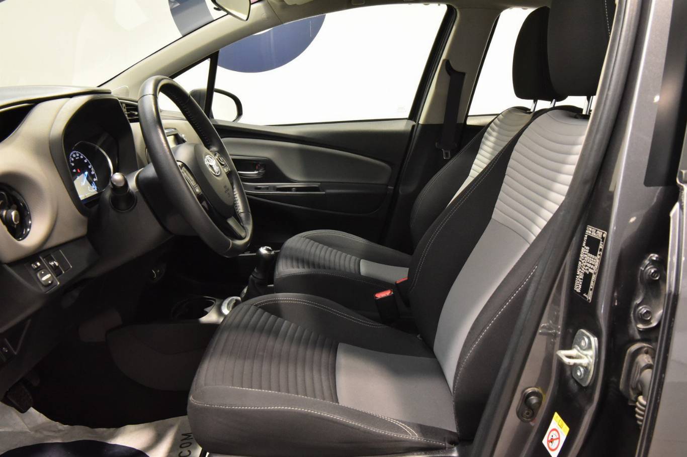 TOYOTA Yaris 4