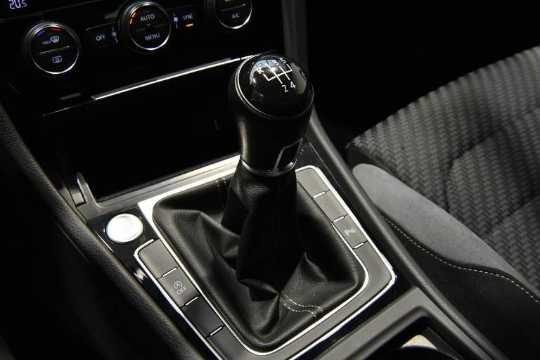 VOLKSWAGEN Golf 10