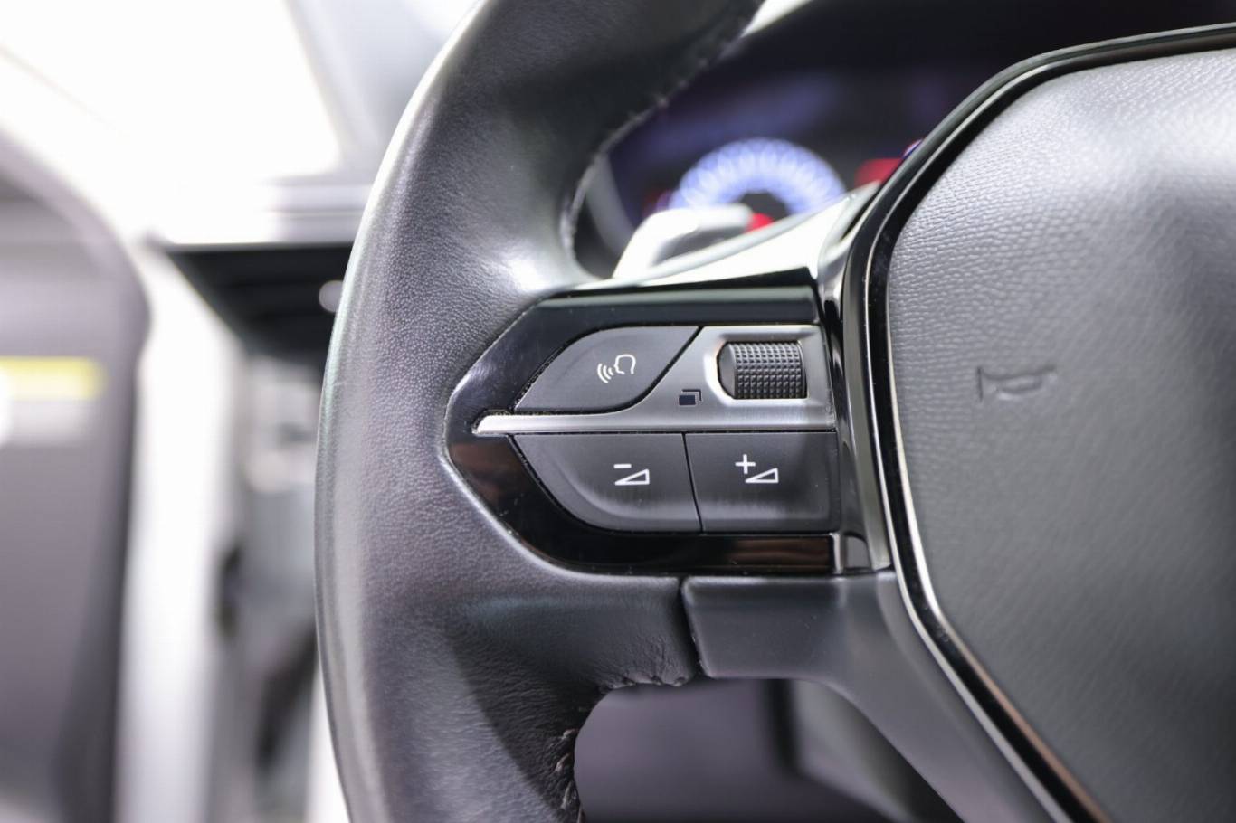 PEUGEOT 208 20