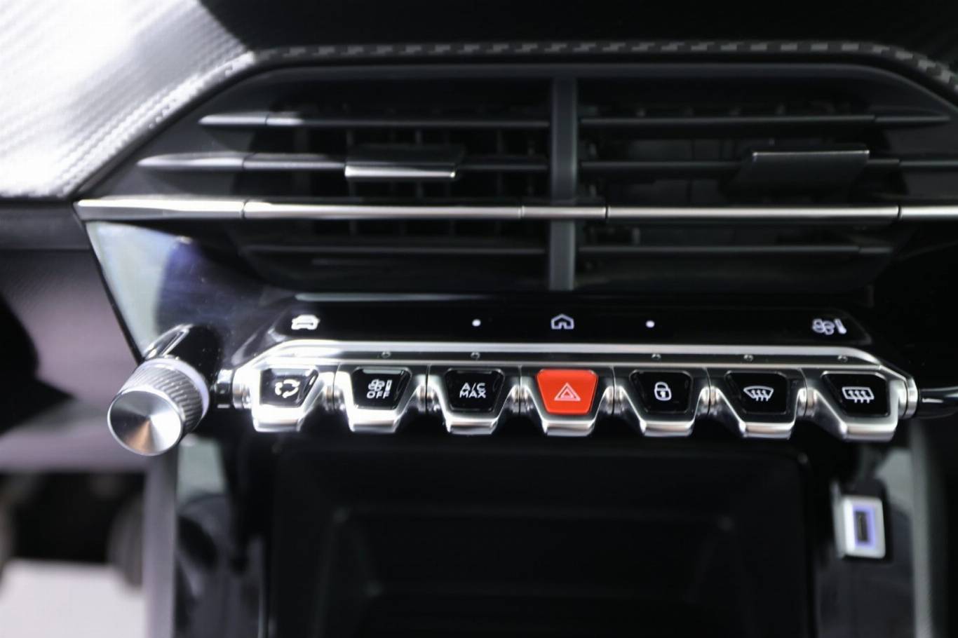 PEUGEOT 208 28