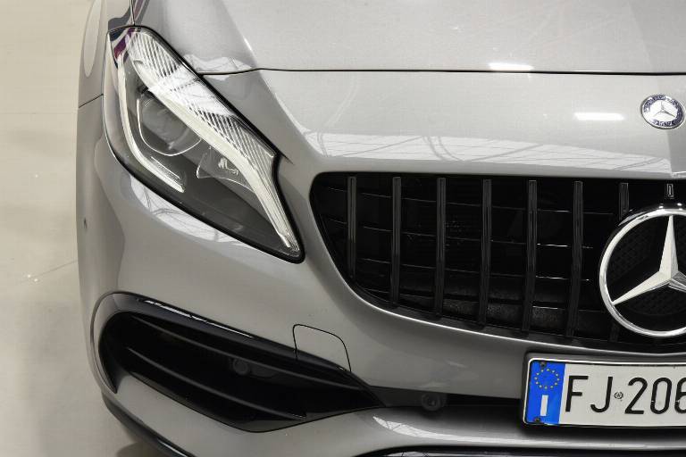 MERCEDES-BENZ A 45 AMG 17