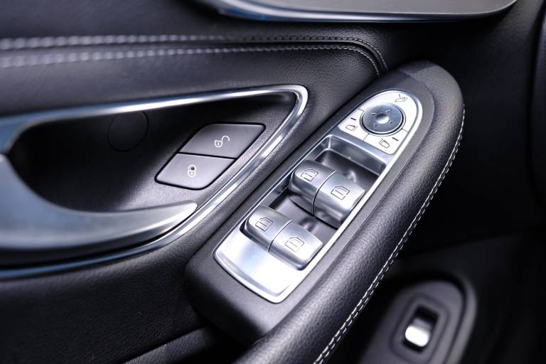 MERCEDES-BENZ C 220 33